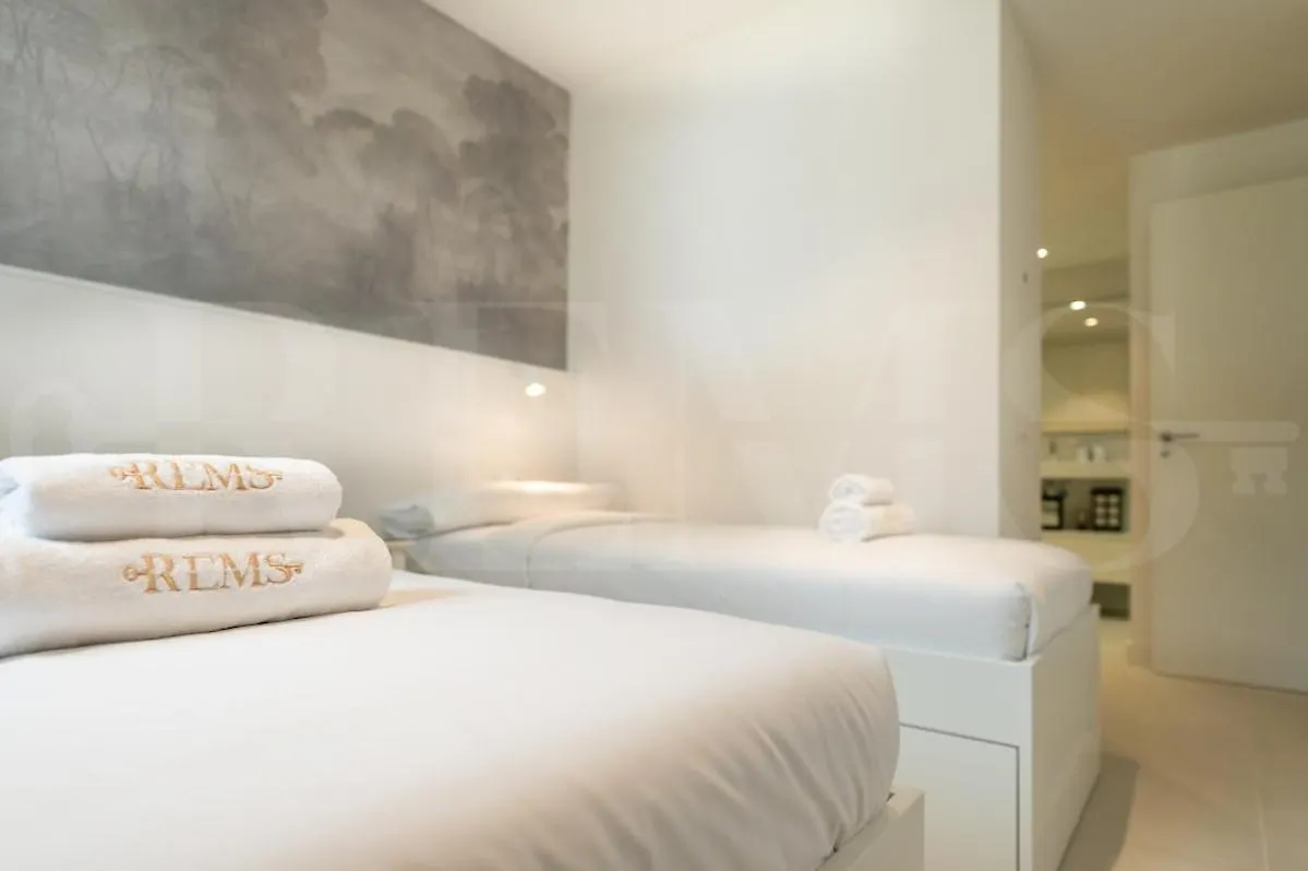 Seaside Escape With Views, Pool And Parking Rems Apartment Fuengirola